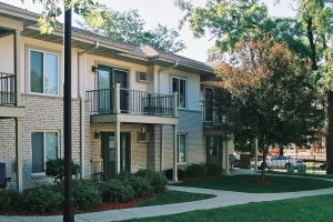 Monona-Shores-003-Apartments