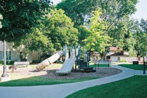 Monona-Shores-004-Apartments